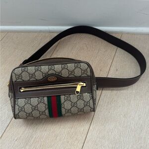 gucci fannypack authentic